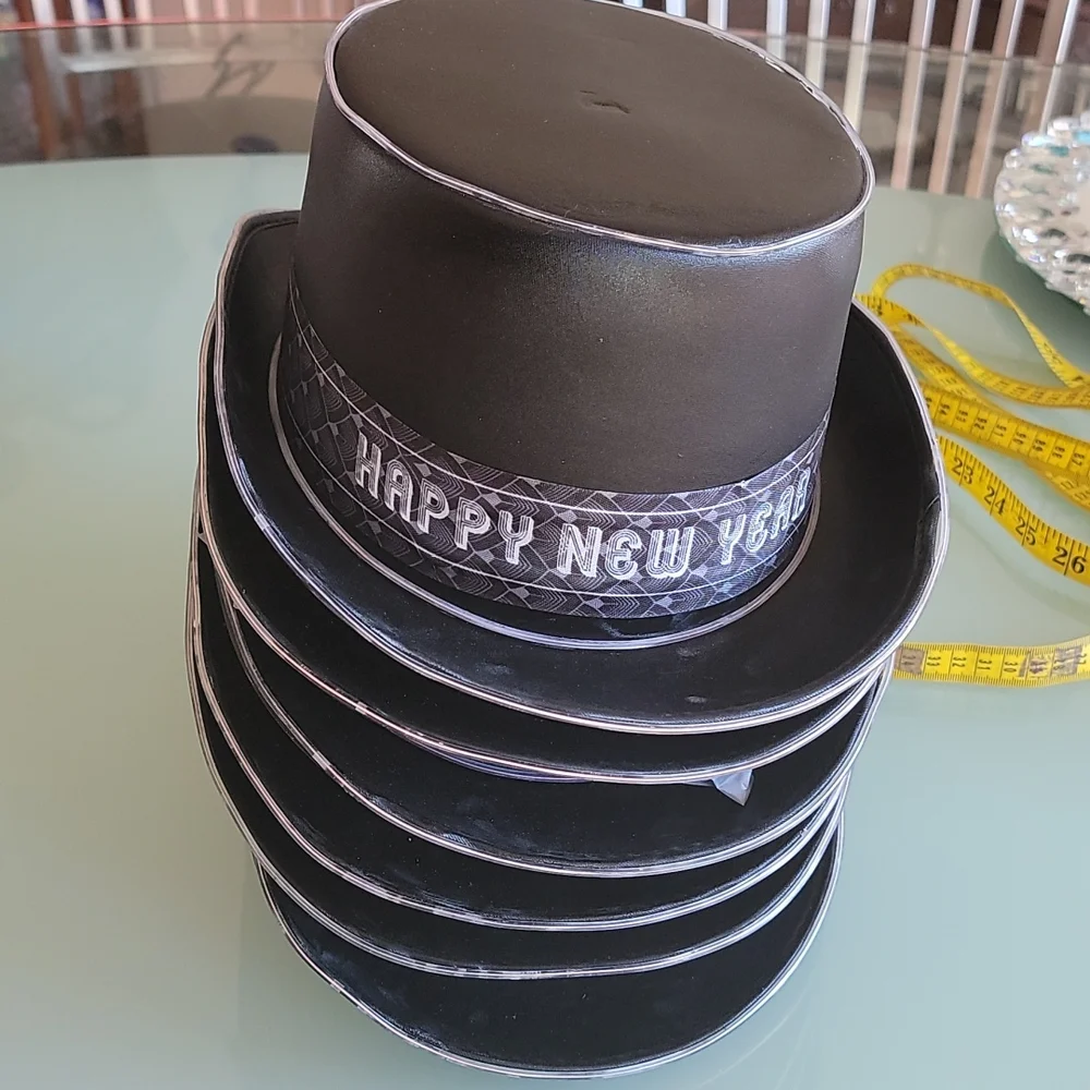 Happy new years. Lighted top hat..nwt.